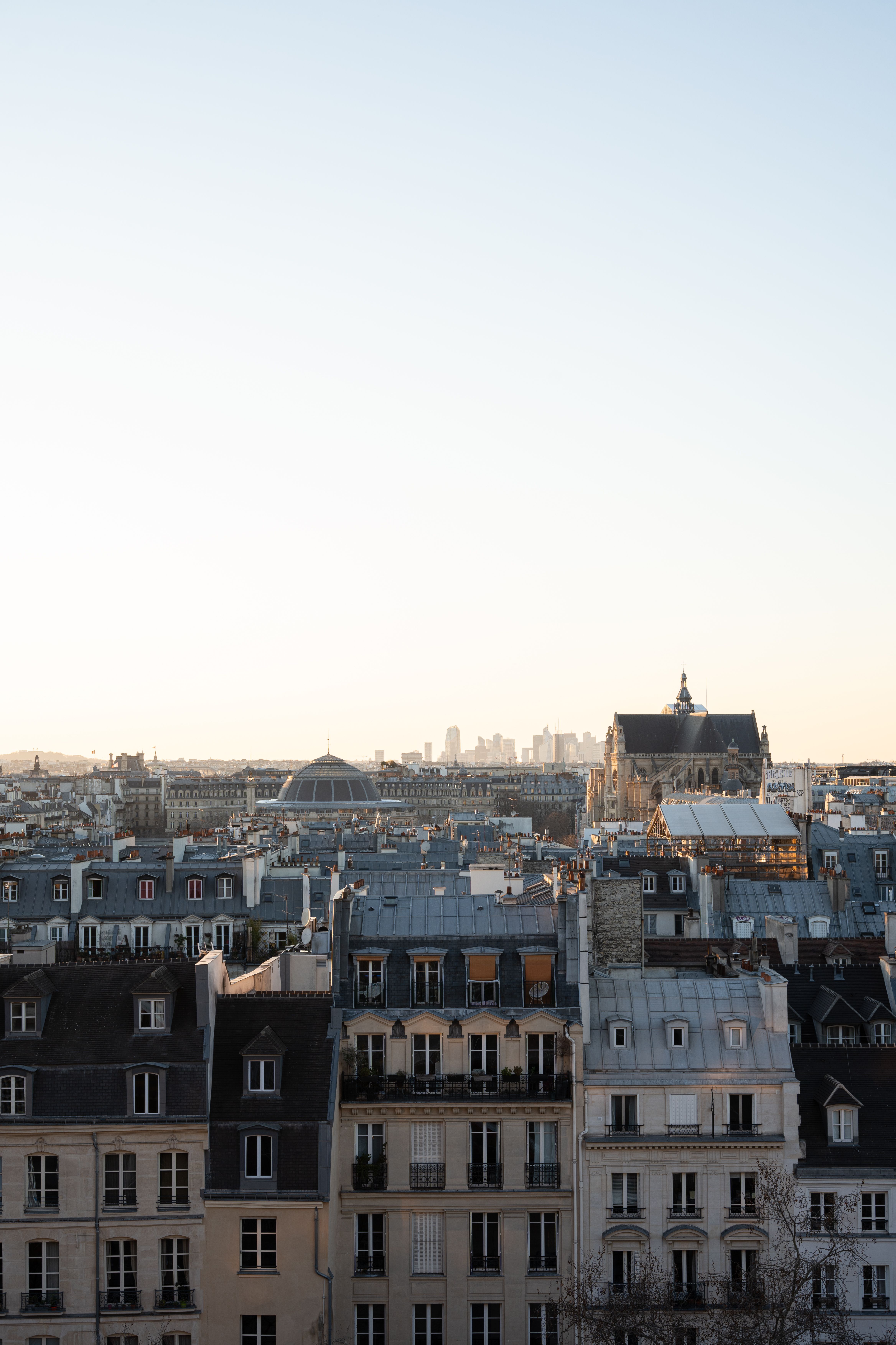 Bâtir pour le futur : zoom sur les tendances émergentes en architecture et rénovation ligne horizon architecte paris